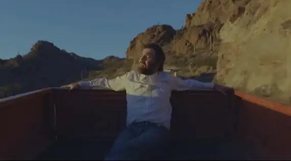 Assista ao clipe da nova música, "Over You", com a letra e a tradução!