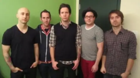 Veja o novo clipe do Simple Plan: "Jet Lag"