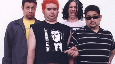 NOFX fará shows no Brasil ainda este mês. Veja apresentação da banda em festival Espanhol