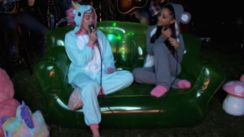 Veja Miley Cyrus e Ariana Grande cantando juntas em mais um v&iacute;deo do "The Backyard Sessions"