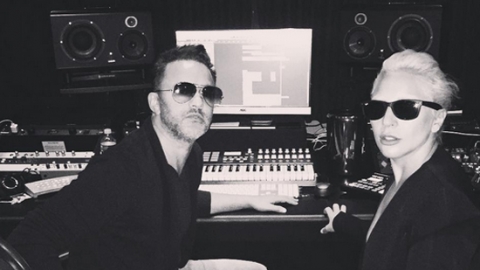 Lady Gaga tem oito músicas prontas com o produtor RedOne para novo álbum