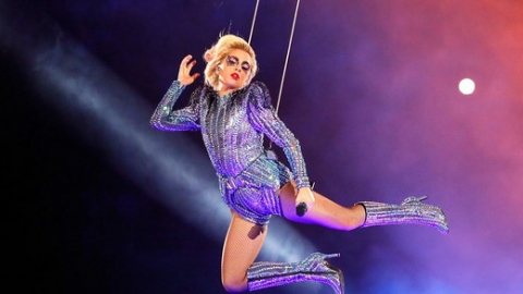 Lady Gaga confirma show no Rock In Rio e faz elogiada apresentação no Super Bowl. Veja!