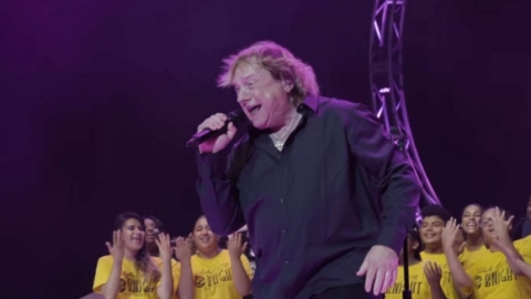 Foreigner toca "I Want To Know What Love Is" com vocalista da formação original. Veja!