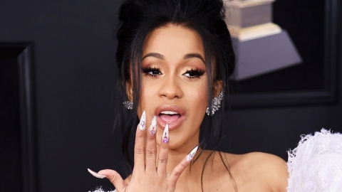 Álbuns de Cardi B e Ariana Grande estiveram entre os favoritos da imprensa internacional