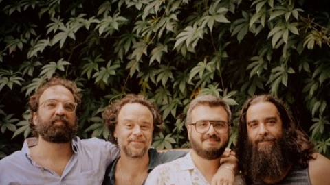 14 anos depois, Los Hermanos lançam sua primeira música inédita. Ouça "Corre Corre"