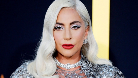"Chromatica" de Lady Gaga estreia no topo da parada britânica de álbuns