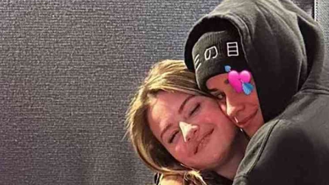 Selena Gomez e Camila Cabello postam foto juntas em estúdio e fãs especulam parceria