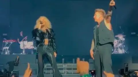 Carrie Underwood se une ao Papa Roach e canta "Last Resort" e "Leave a Light on" em show. Veja!