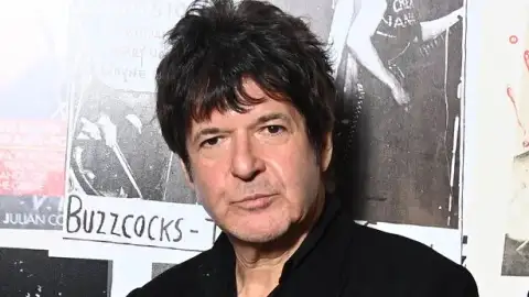 Clem Burke, lendário baterista do Blondie, morre aos 70 anos