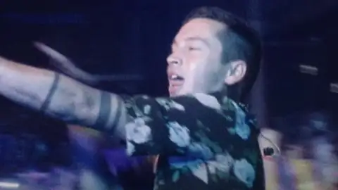 Twenty One Pilots lança clipe de versão demo da música "Doubt"