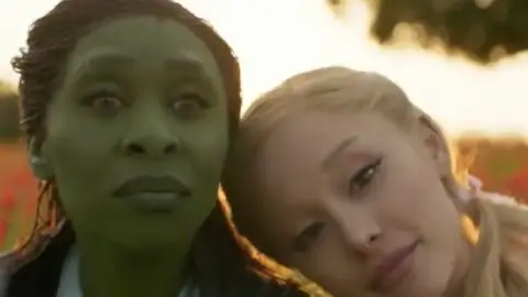 Ariana Grande e Cynthia Erivo podem disputar o Emmy 2025 na mesma categoria