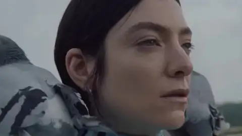 Lorde lança a nova música, "Hammer". Ouça com letra e tradução