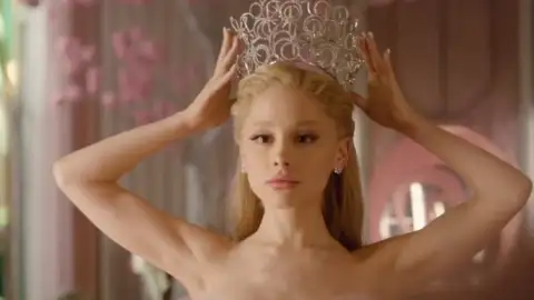 Trailer final de "Wicked: Para o Bem" mostra desfecho emocionante de Elphaba e Glinda. Veja!