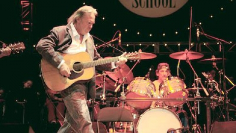 Neil Young lançará novo álbum com Crazy Horse