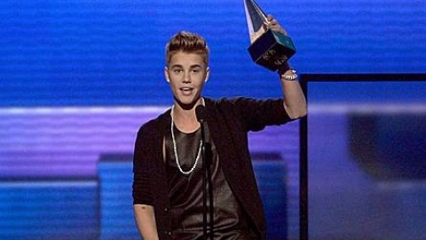 Justin Bieber é destaque do AMA 2012