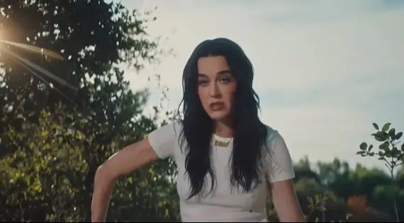 Veja o clipe da nova música, "bandaids", com a letra e a tradução!