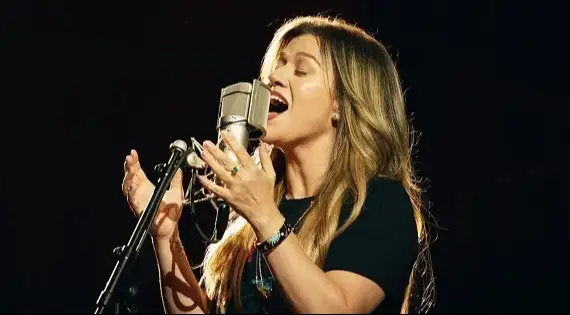 Kelly Clarkson