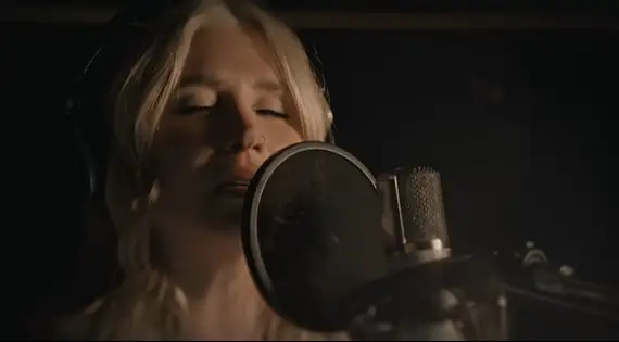 Veja o novo clipe, "Dear Me", com a letra e a tradução!