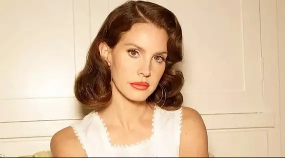 Escute a nova música, "First Light", com letra e tradução!